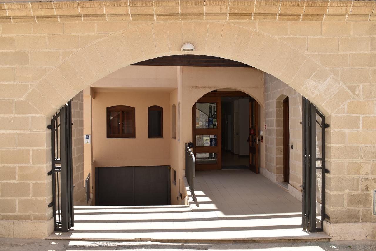 Hotel Il Portico ファヴィニャーナ エクステリア 写真