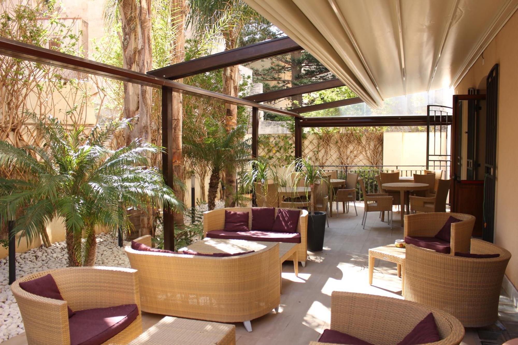 Hotel Il Portico ファヴィニャーナ エクステリア 写真