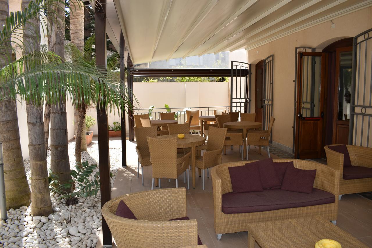 Hotel Il Portico ファヴィニャーナ エクステリア 写真