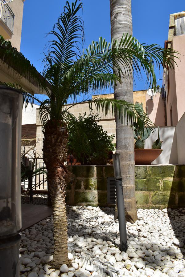 Hotel Il Portico ファヴィニャーナ エクステリア 写真