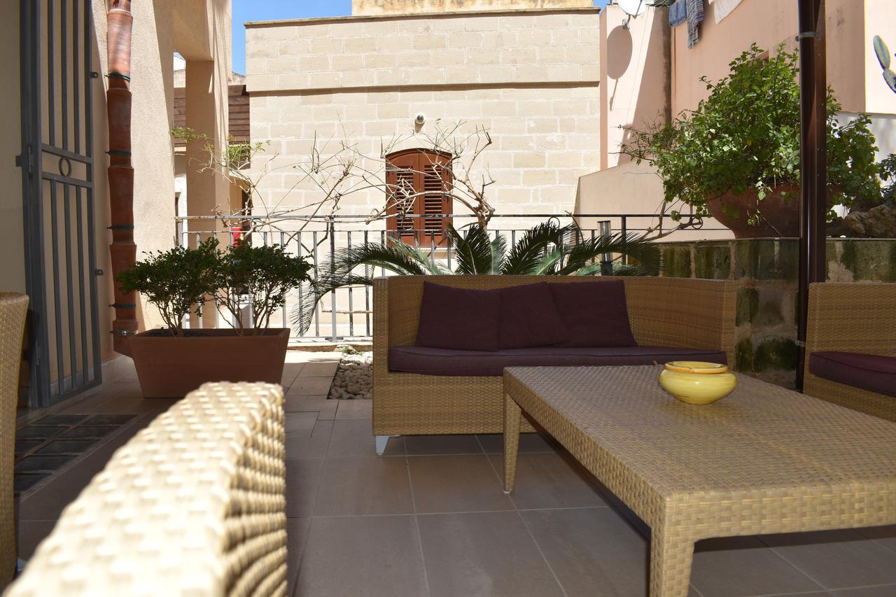 Hotel Il Portico ファヴィニャーナ エクステリア 写真