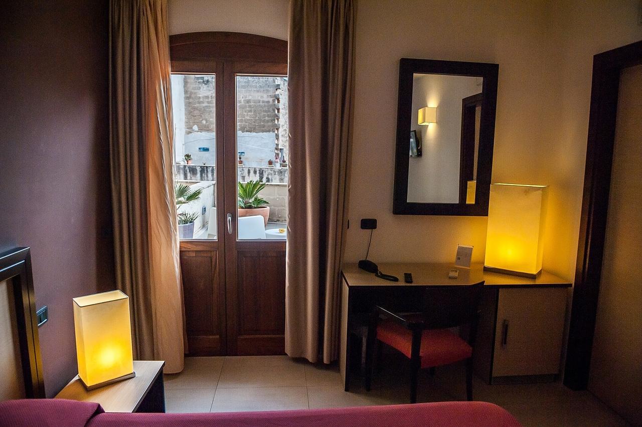 Hotel Il Portico ファヴィニャーナ エクステリア 写真